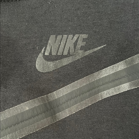 Nike Black Full-Zip Hoodie - Picture 7 of 10